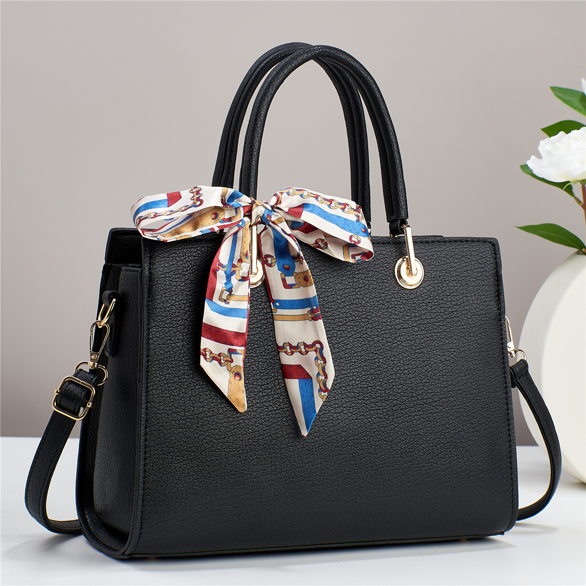 Cartera Mediana Ideal para la Mujer Moderna y Elegante