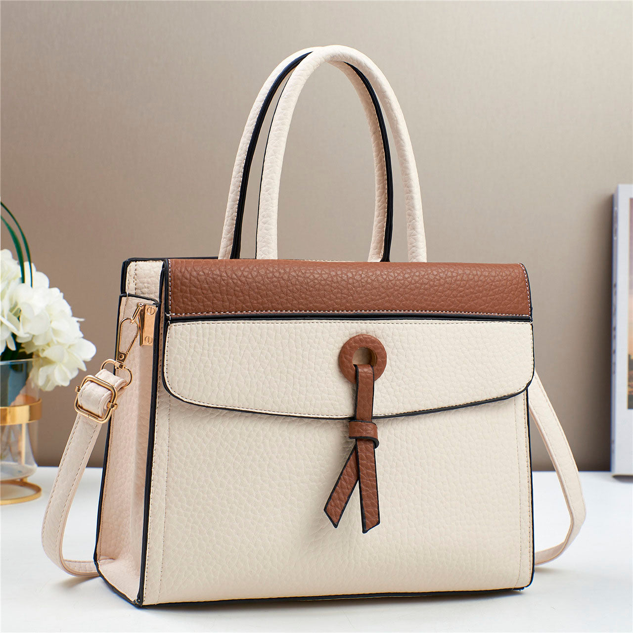 Oferta • Cartera cuadrada con estilo superior