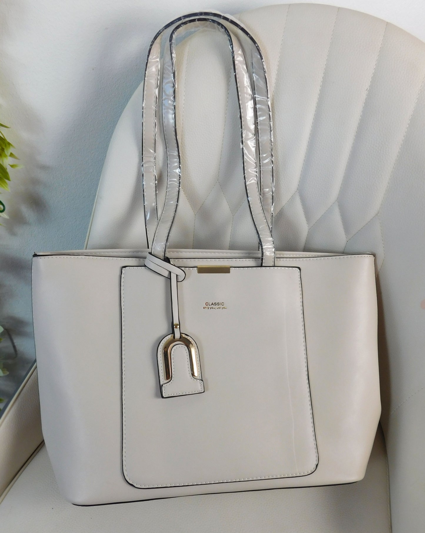 Bolso espacioso con multiples bolsillos