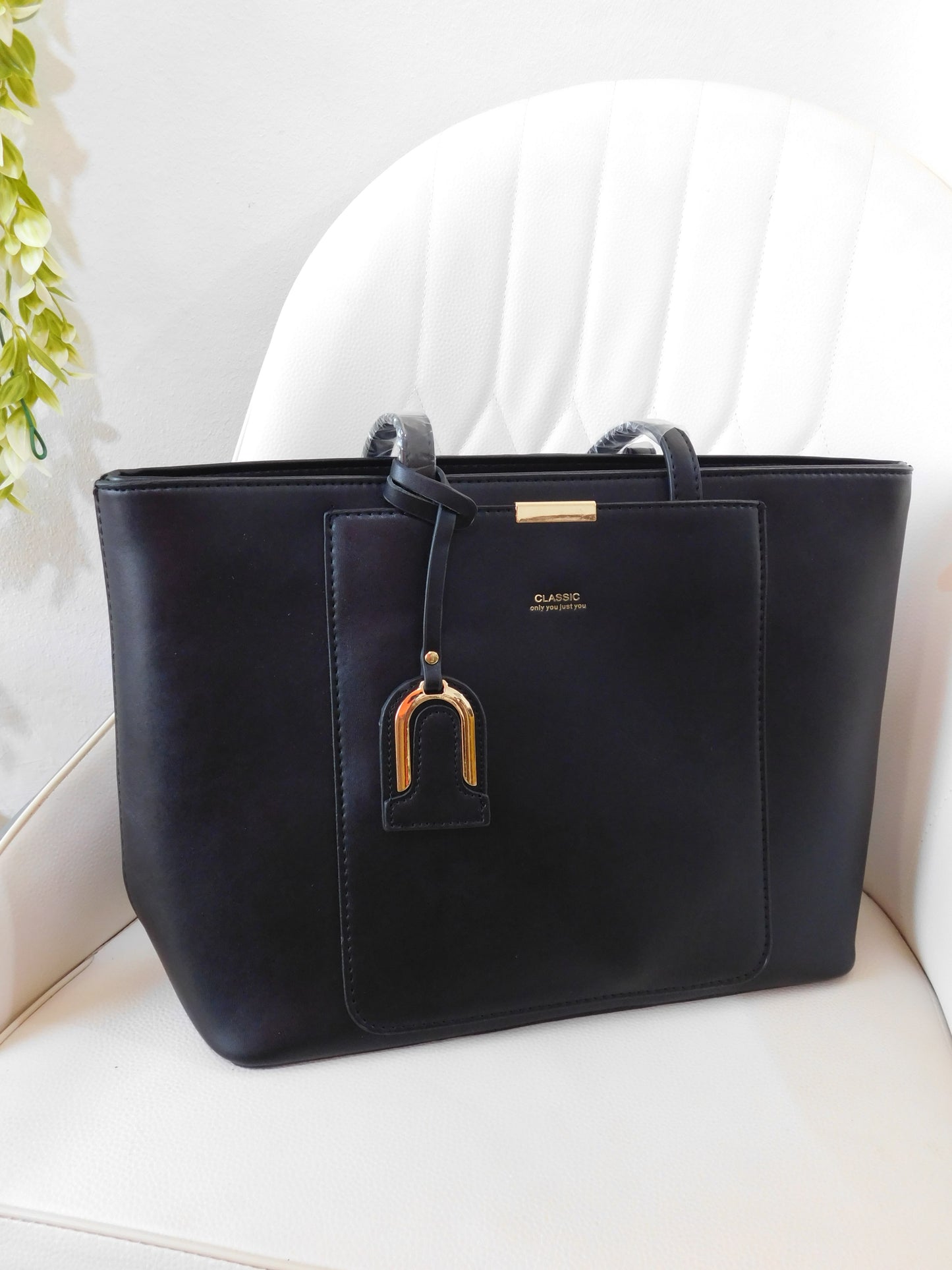 Bolso espacioso con multiples bolsillos