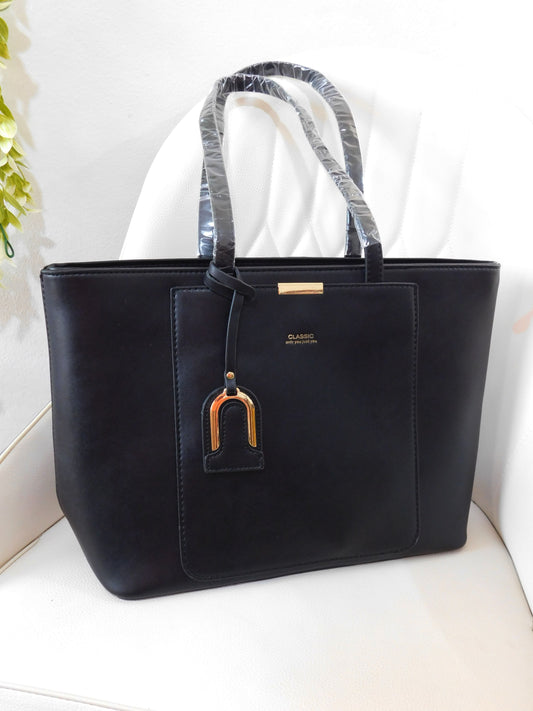 Bolso espacioso con multiples bolsillos