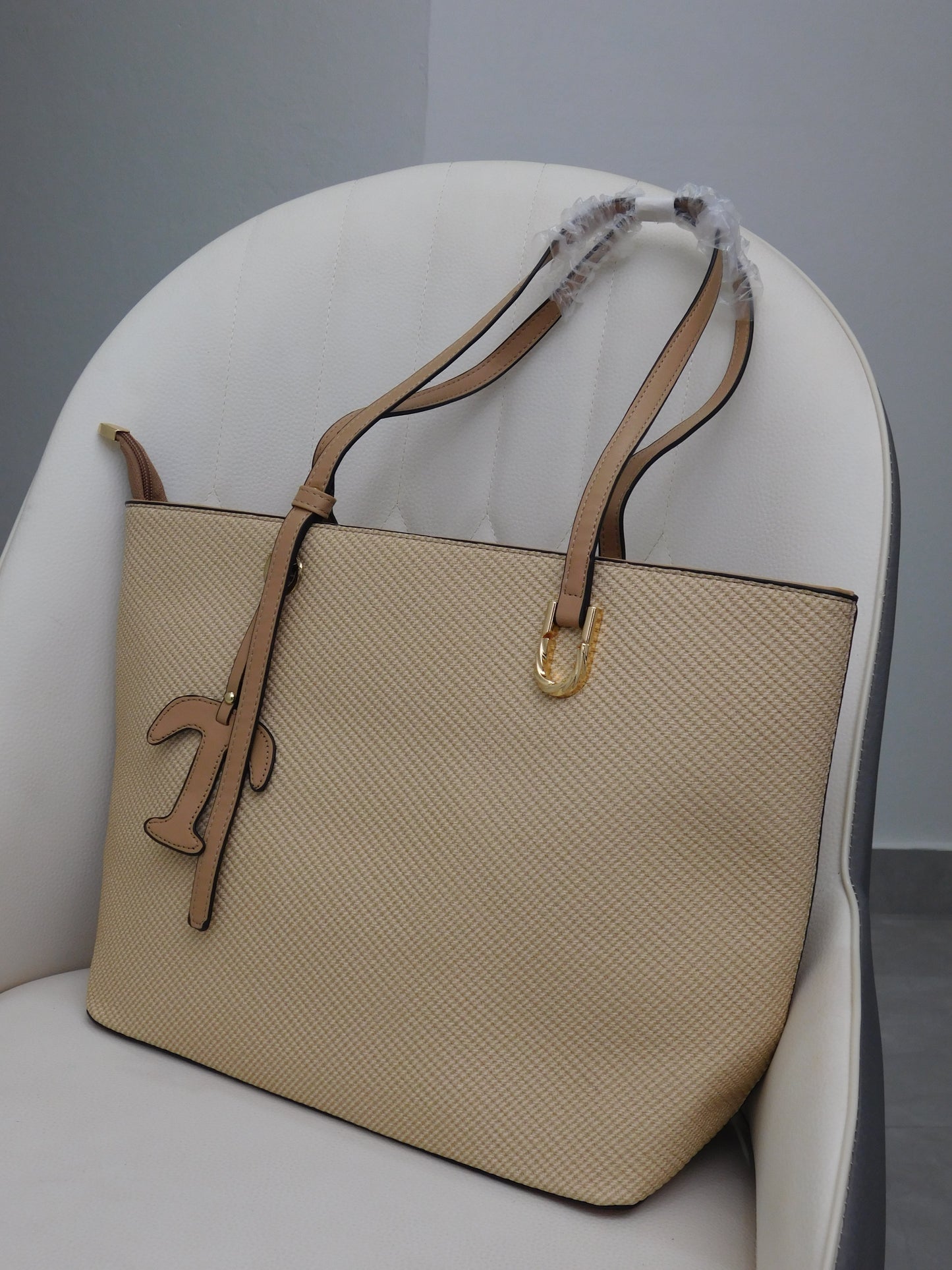 Cartera espaciosa para uso diario
