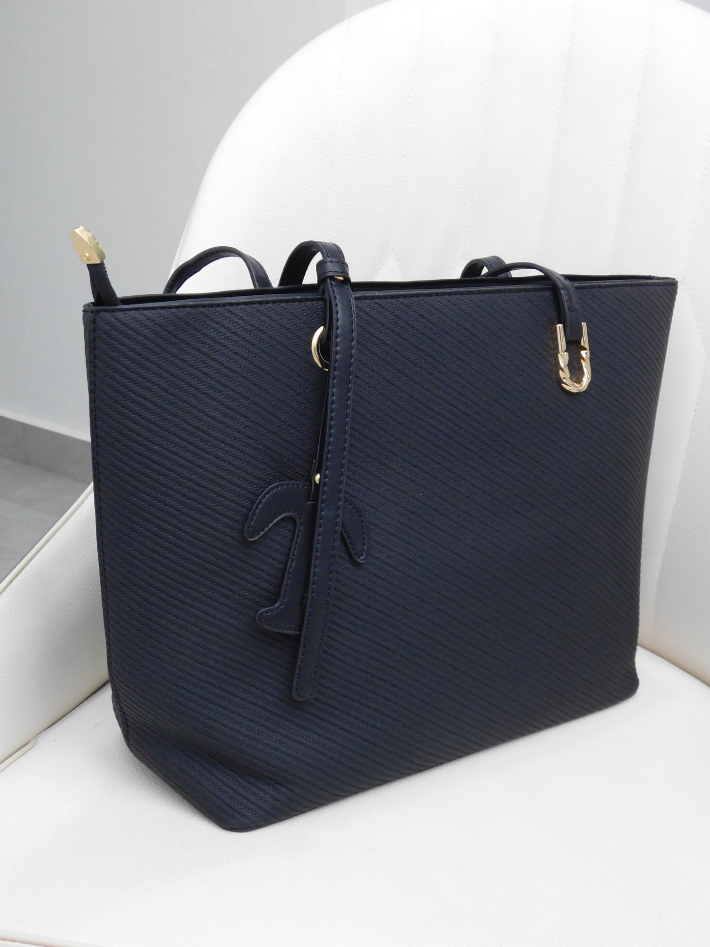Cartera espaciosa para uso diario