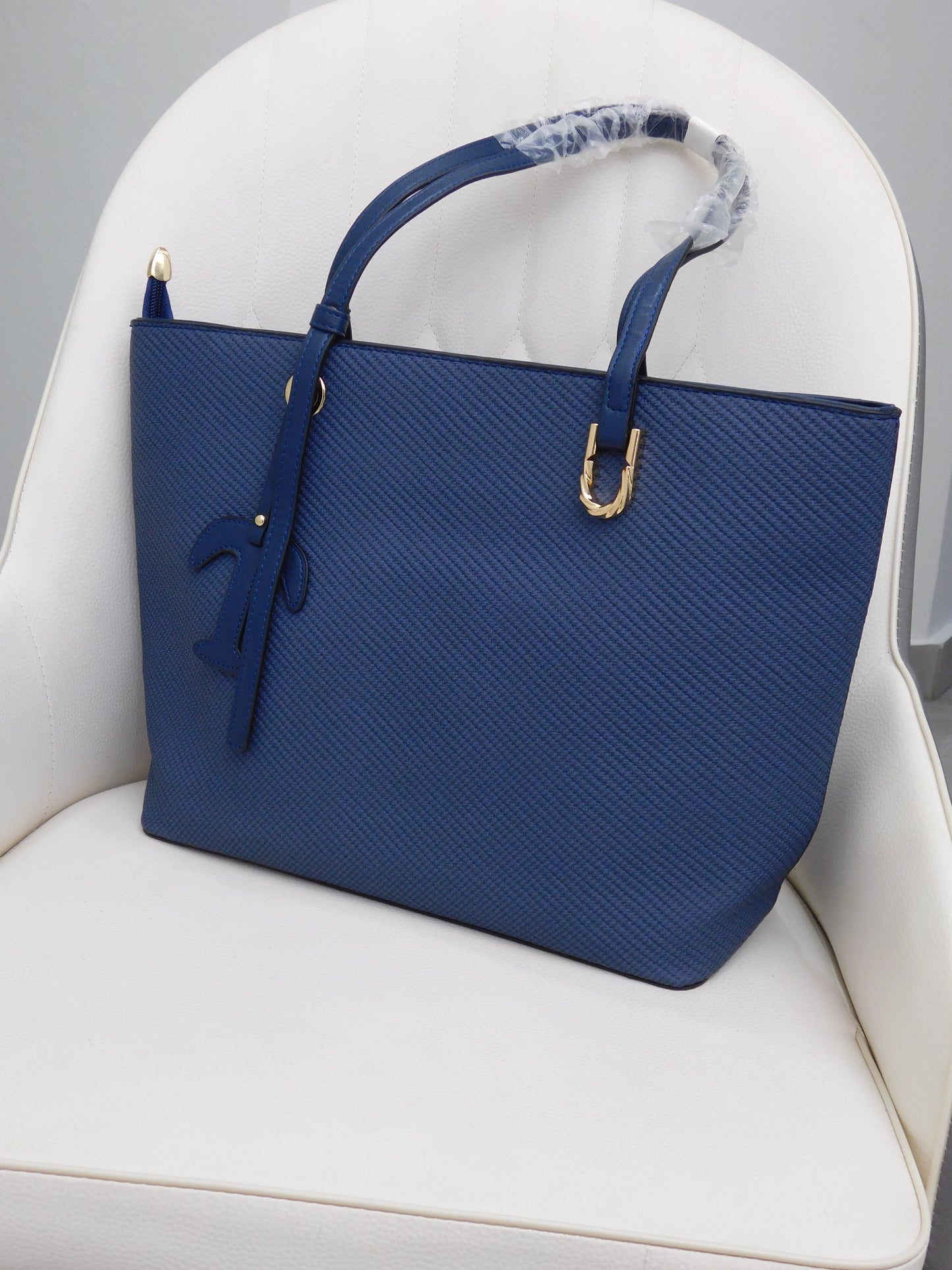 Cartera espaciosa para uso diario