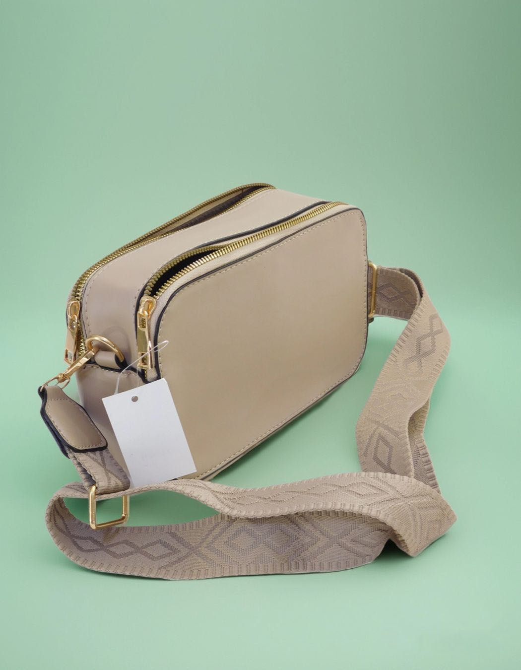 Black Friday • Crossbodies rectangulares con candado y tachuelas decorativas
