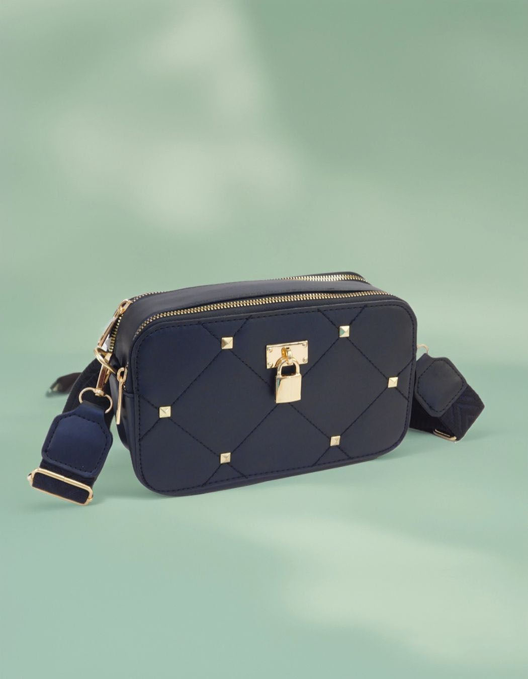 Black Friday • Crossbodies rectangulares con candado y tachuelas decorativas