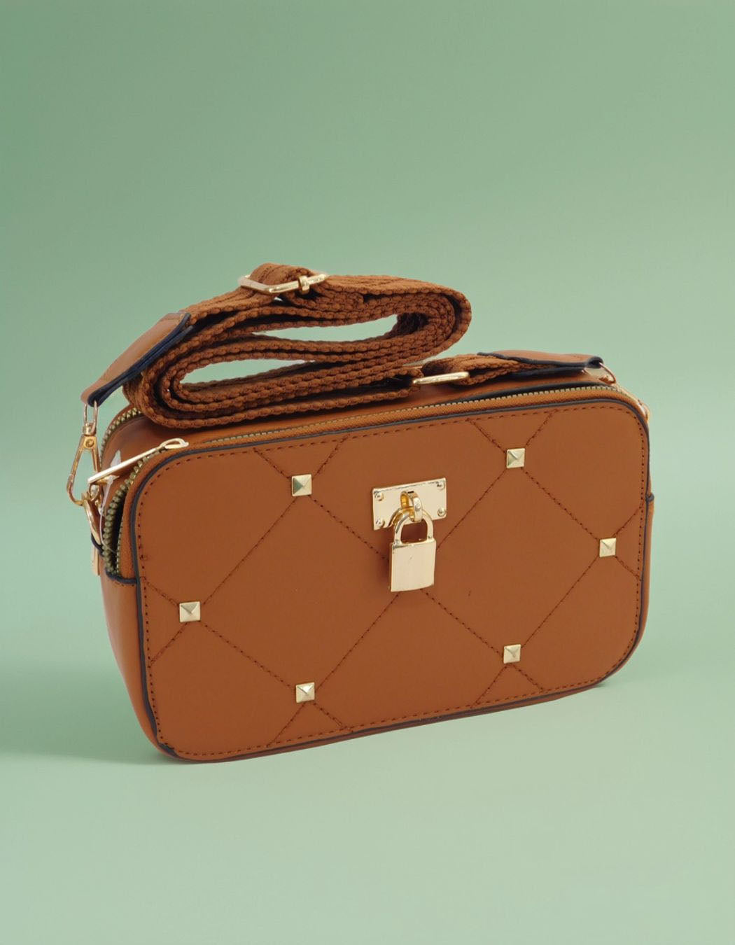 Black Friday • Crossbodies rectangulares con candado y tachuelas decorativas