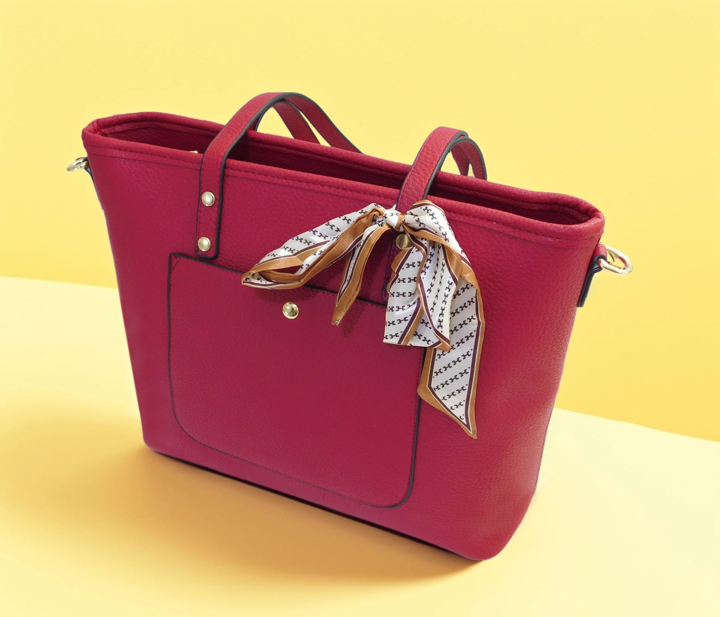 Bolso con bolsillo frontal y bufanda