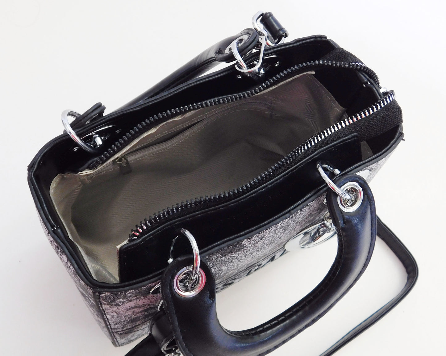 💕Oferta ¡San Valentín! 💕 • Mini bolso con detalles en plateado