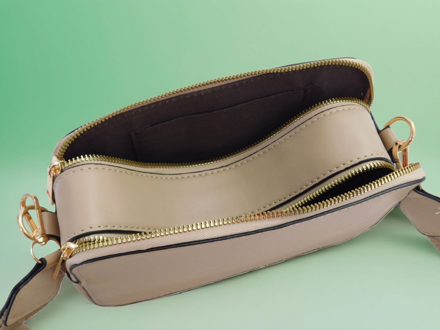 Black Friday • Crossbodies rectangulares con candado y tachuelas decorativas