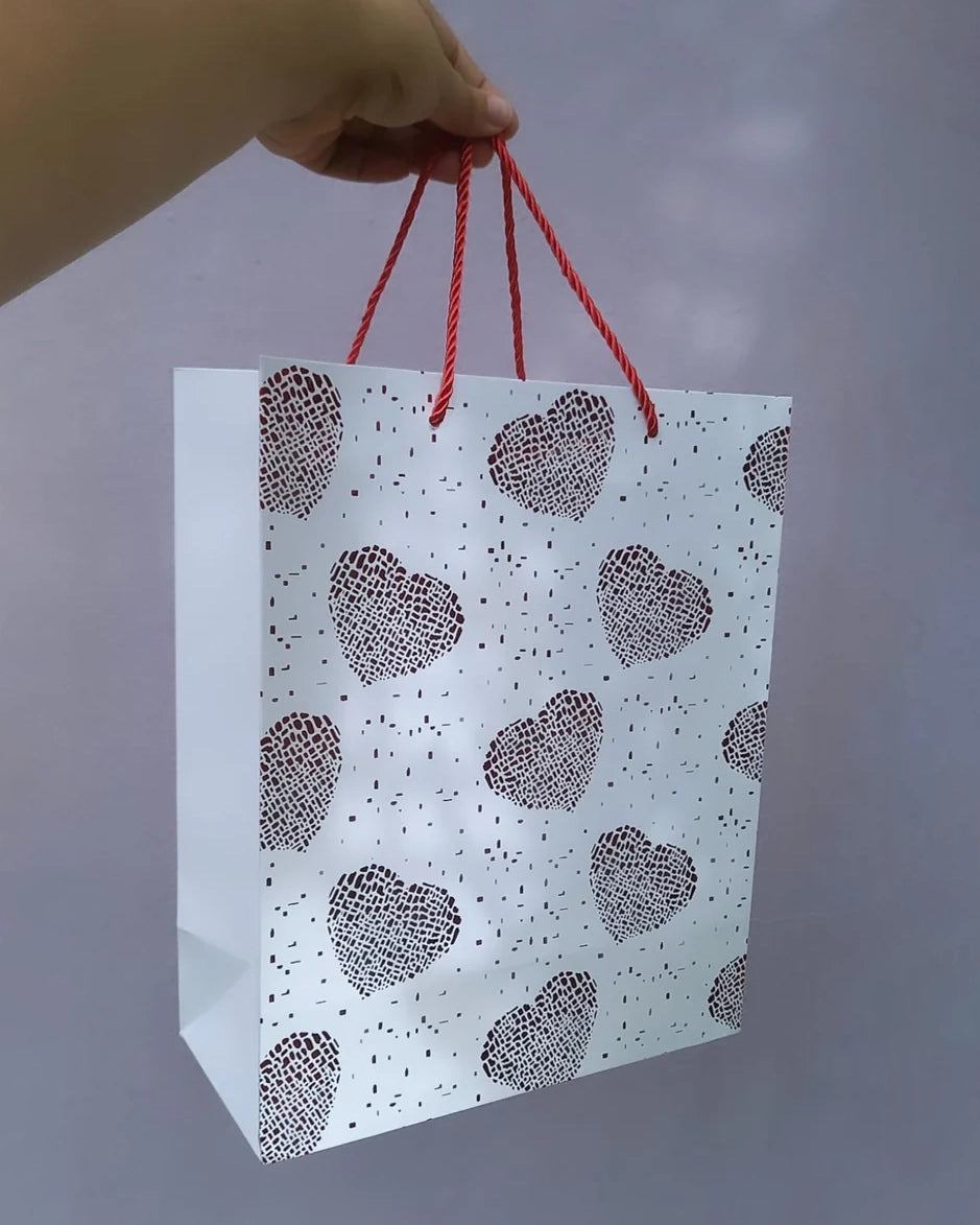 Bolsa de regalo en papel mediana • 26cm largo x 32cm alto