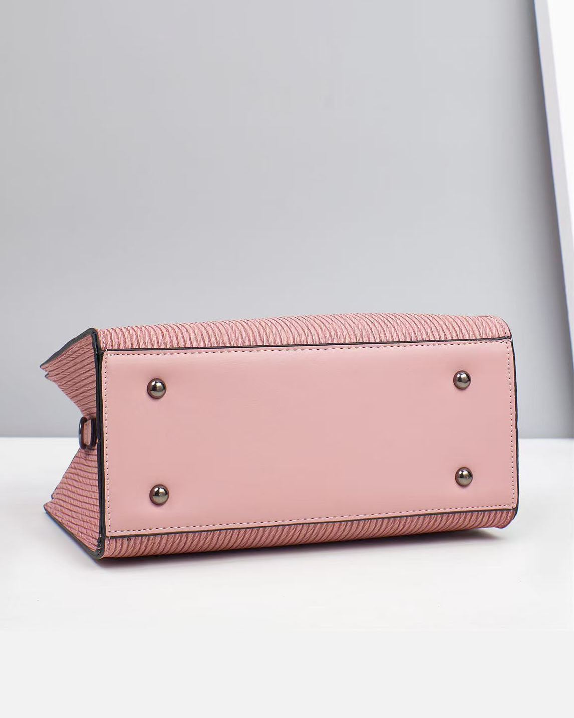Cartera elegante con sobre
