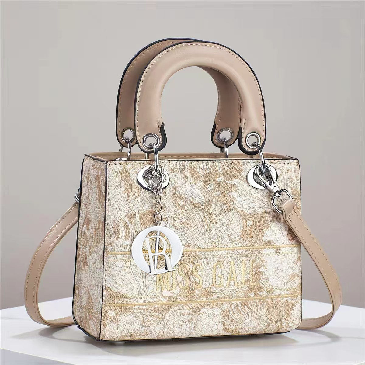 💕Oferta ¡San Valentín! 💕 • Mini bolso con detalles en plateado