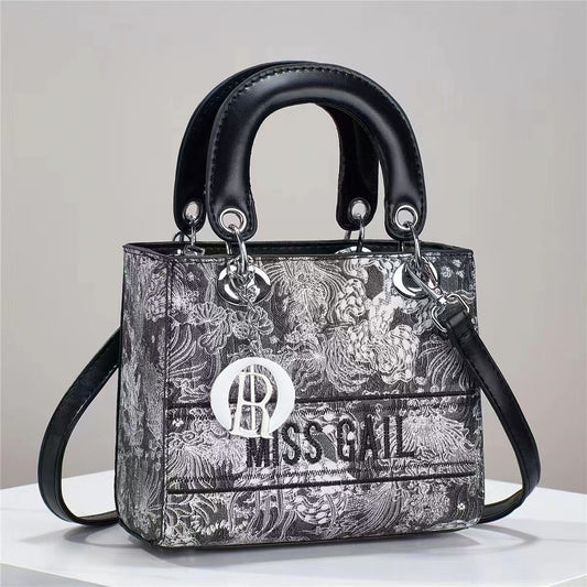 💕Oferta ¡San Valentín! 💕 • Mini bolso con detalles en plateado