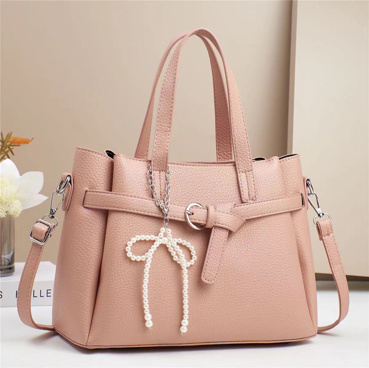 Cartera coqueta con detalles unicos