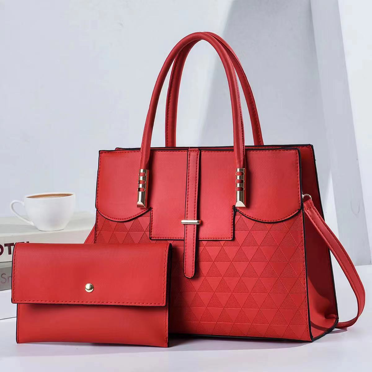 Diseño Innovador: Cartera Cuadrada con Segunda Pieza para Mayor Versatilidad