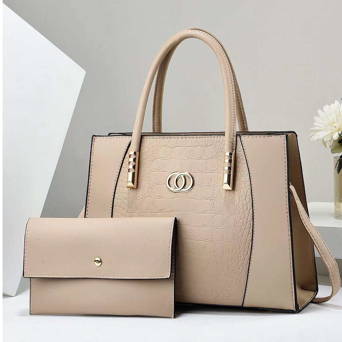 Cartera Cuadrada con sobre: El Accesorio Perfecto para Organizar tu Día