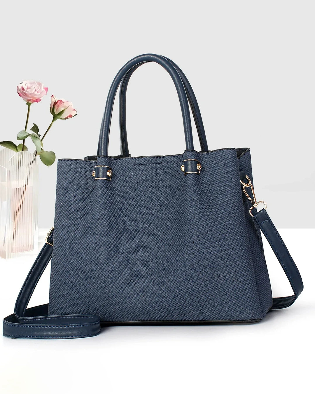 Cartera mediana con estilo sofisticado