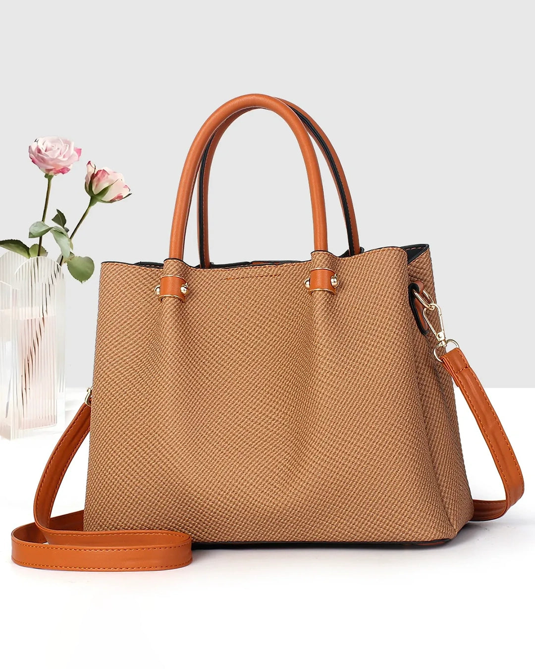 Cartera mediana con estilo sofisticado