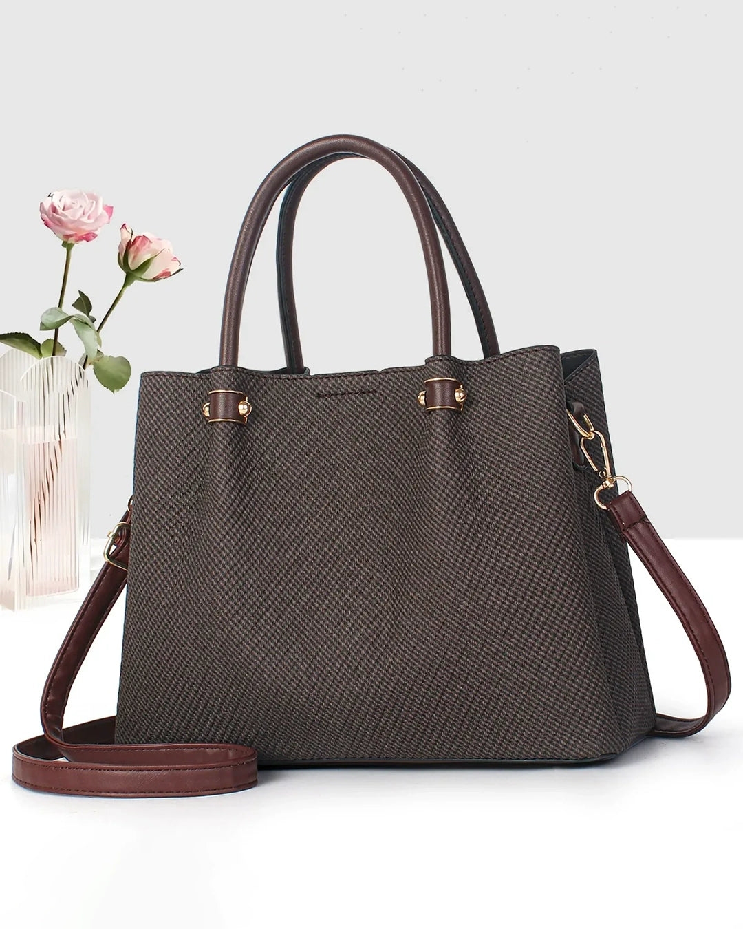Cartera mediana con estilo sofisticado