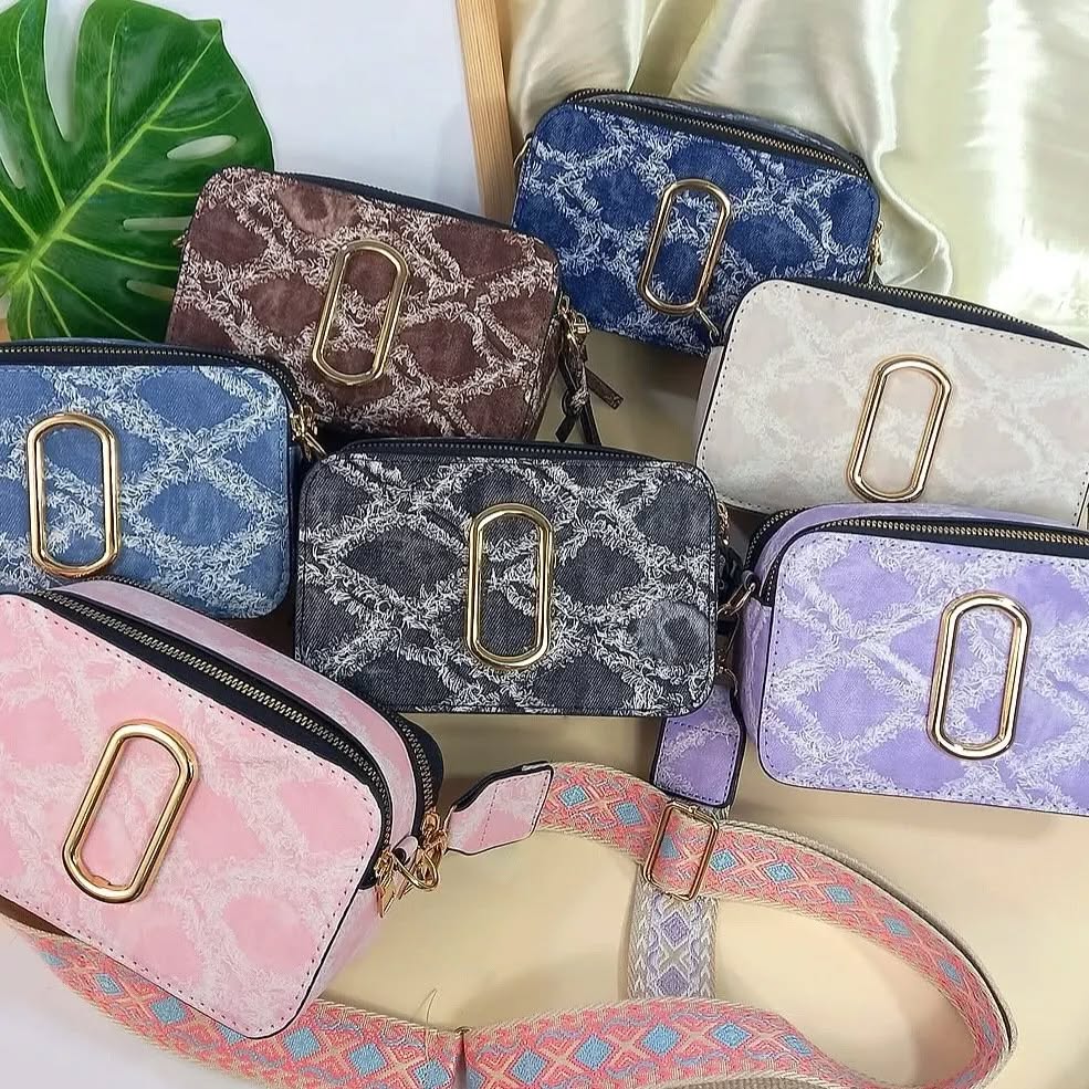 Black Friday • Crossbodies con doble entrada y detalles en dorado