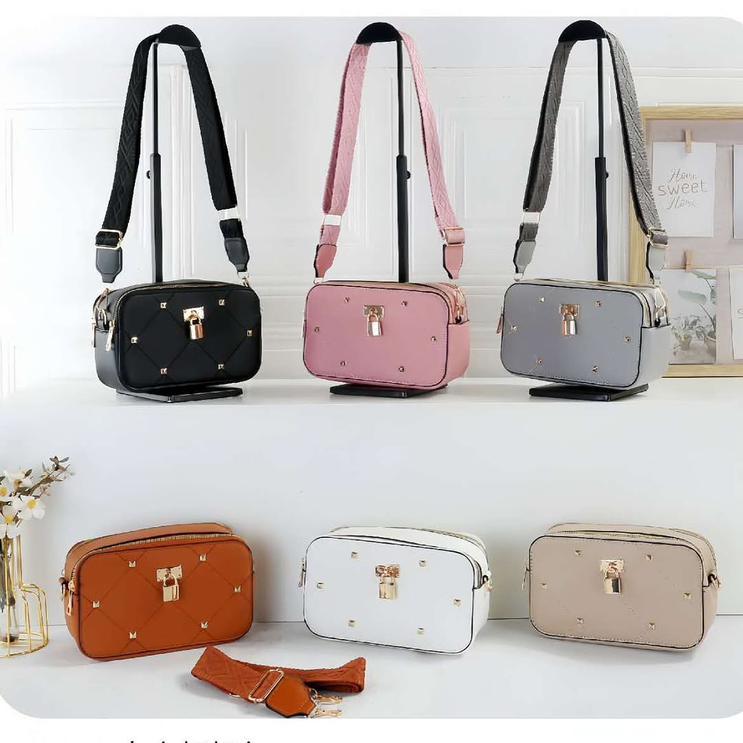 Black Friday • Crossbodies rectangulares con candado y tachuelas decorativas
