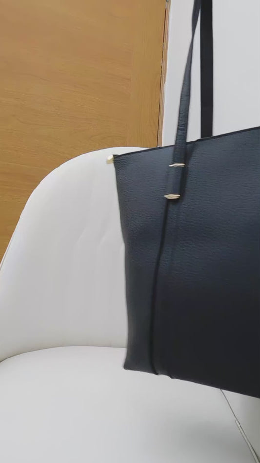 Bolso tipo tote con textura granulada