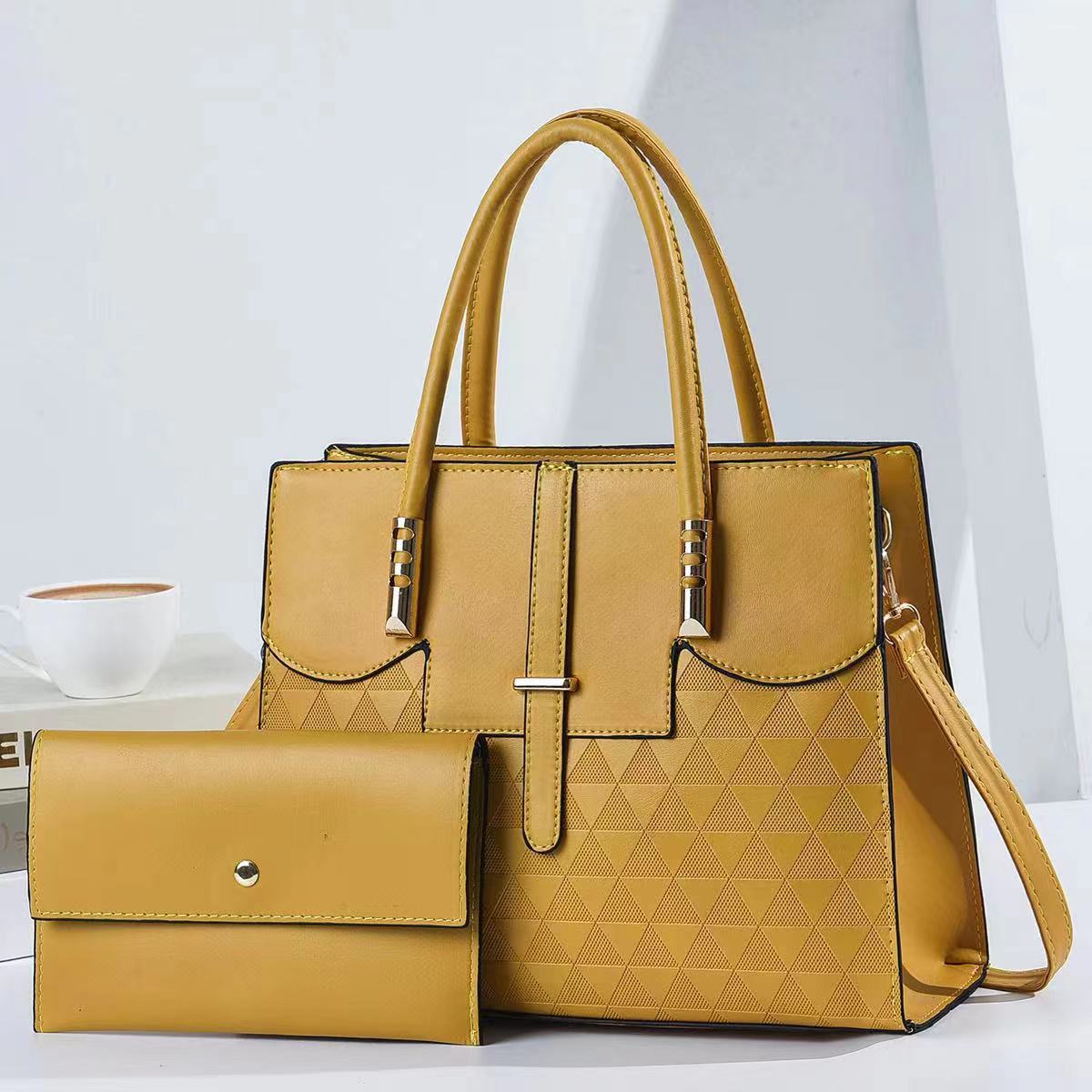 Diseño Innovador: Cartera Cuadrada con Segunda Pieza para Mayor Versatilidad