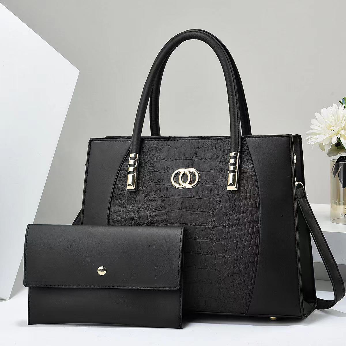 Cartera Cuadrada con sobre: El Accesorio Perfecto para Organizar tu Día